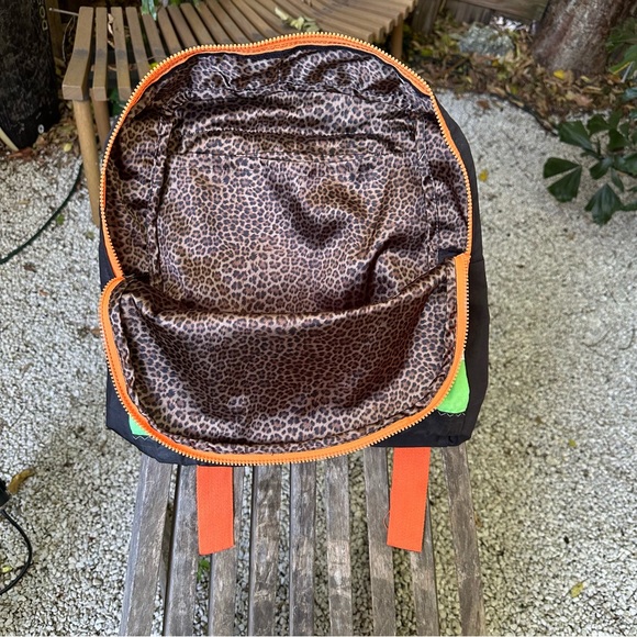 Soflo Riders Backpack made with repurposed kite - Picture 2 of 7